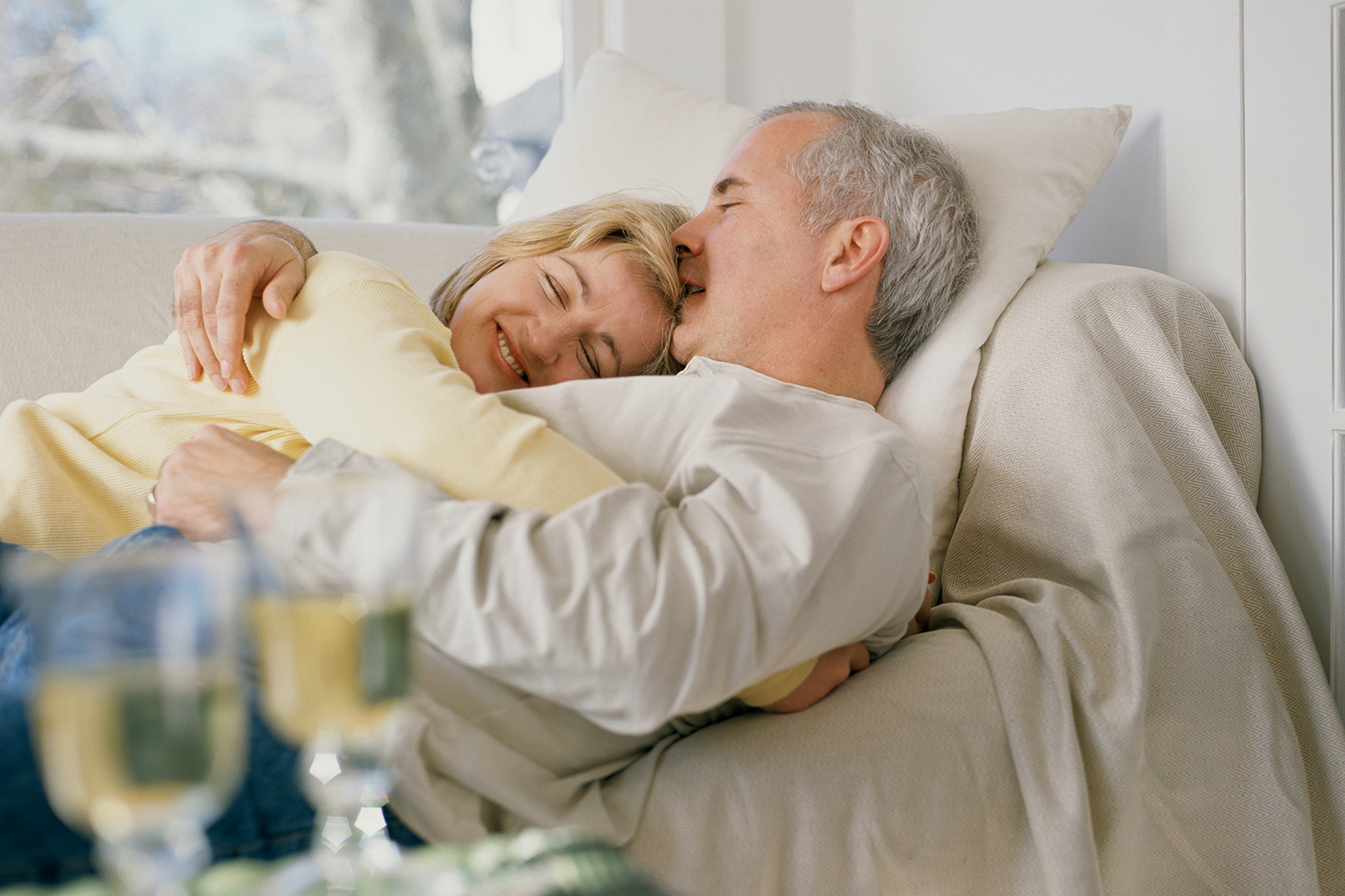 Dormir más y con menos dolores a pesar de los años: cómo elegir el colchón  para descansar bien - IKEA
